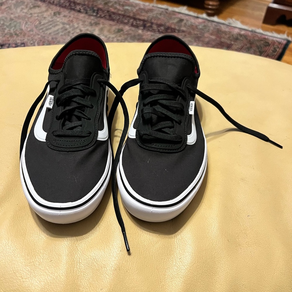 ZUSHI VANS CUSH COMFY Black and white zushi with comfy Cush low top skate 11.5